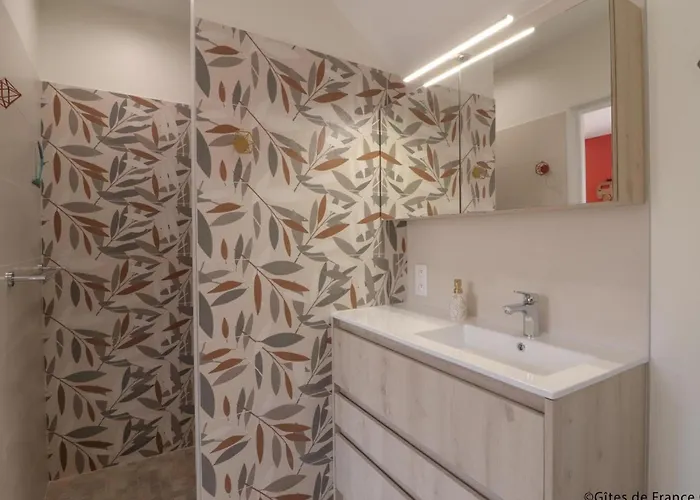 Maison Individuelle Avec Jardin Clos Et Recharge Electrique A - Fr-1-497-247 Gacé